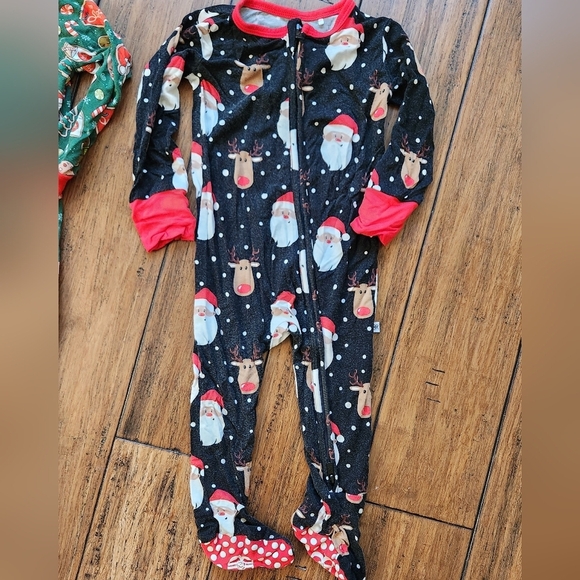 Bums and Roses and Kiki and Lulu Christmas Footies 6-12months - Picture 2 of 10